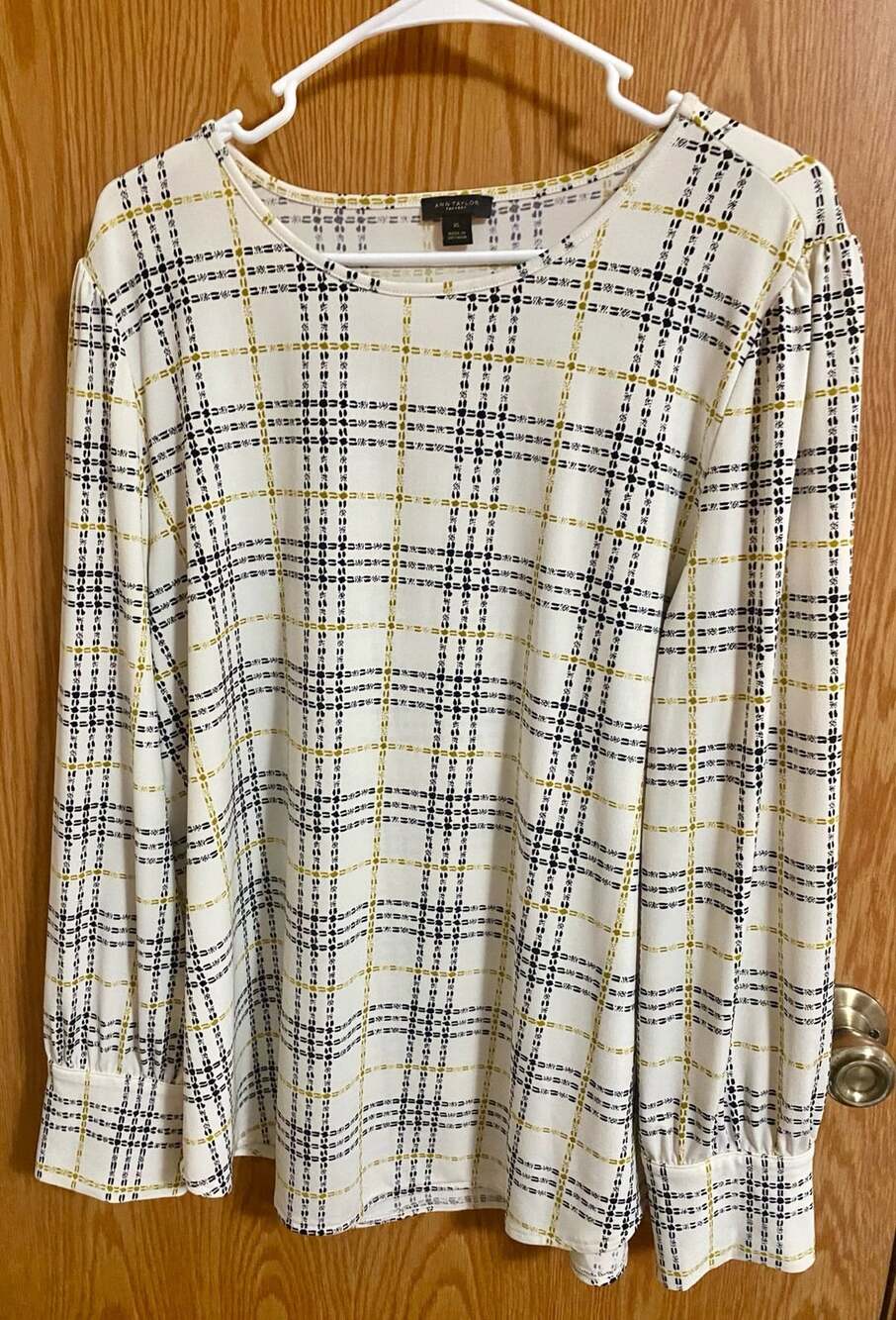 Ann Taylor Factory Blouse Size XL Plaid Long Sleeve Scoop Neck